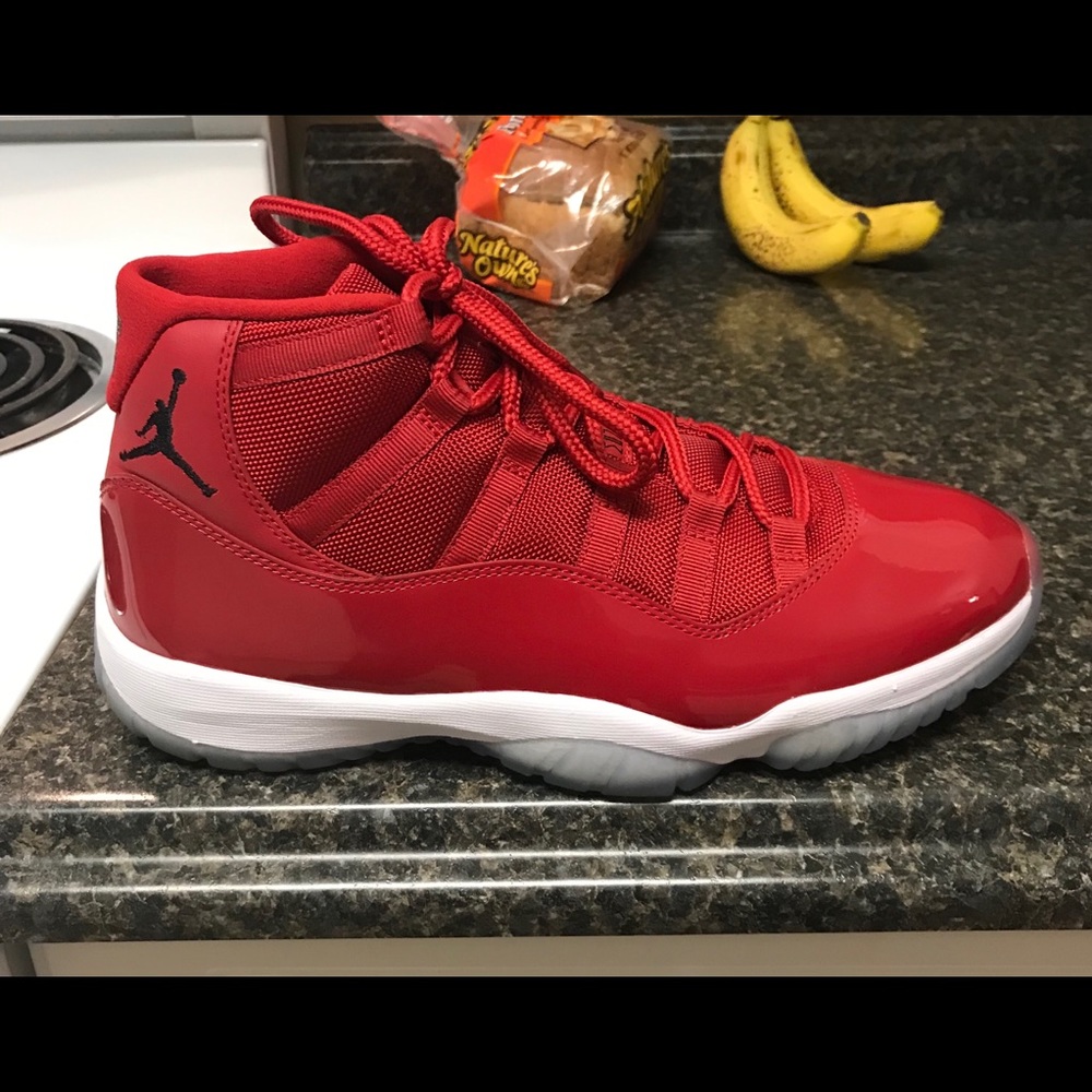 I only wore them twice, no scuffs or marks on them